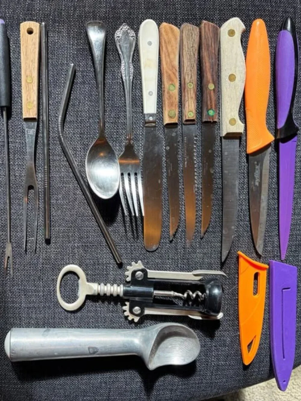 Silverware, cutting knives, and kitchen utensils
